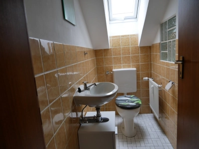separates WC