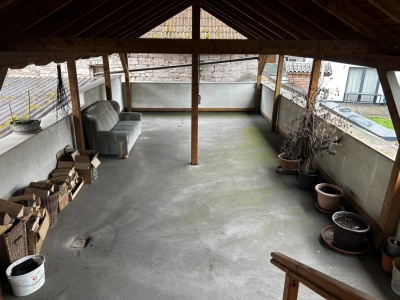 große, überdachte Terrasse OG